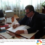 Professor John L. Stanton writing a message in the Book of Honor of the Primary School No. 11 “St. O. Iosif” Brasov